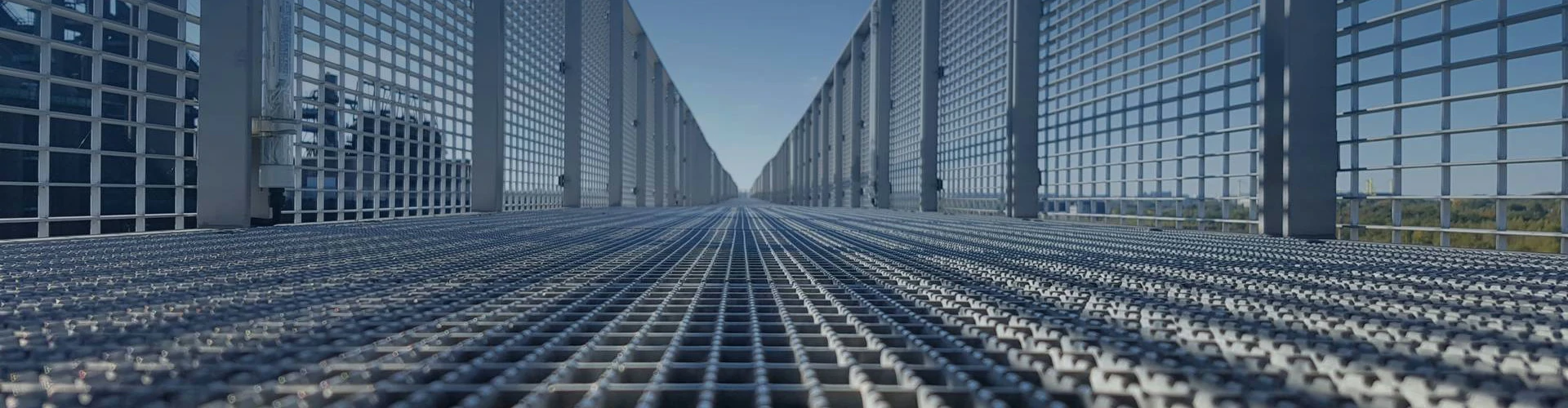 Metal bar gratings top